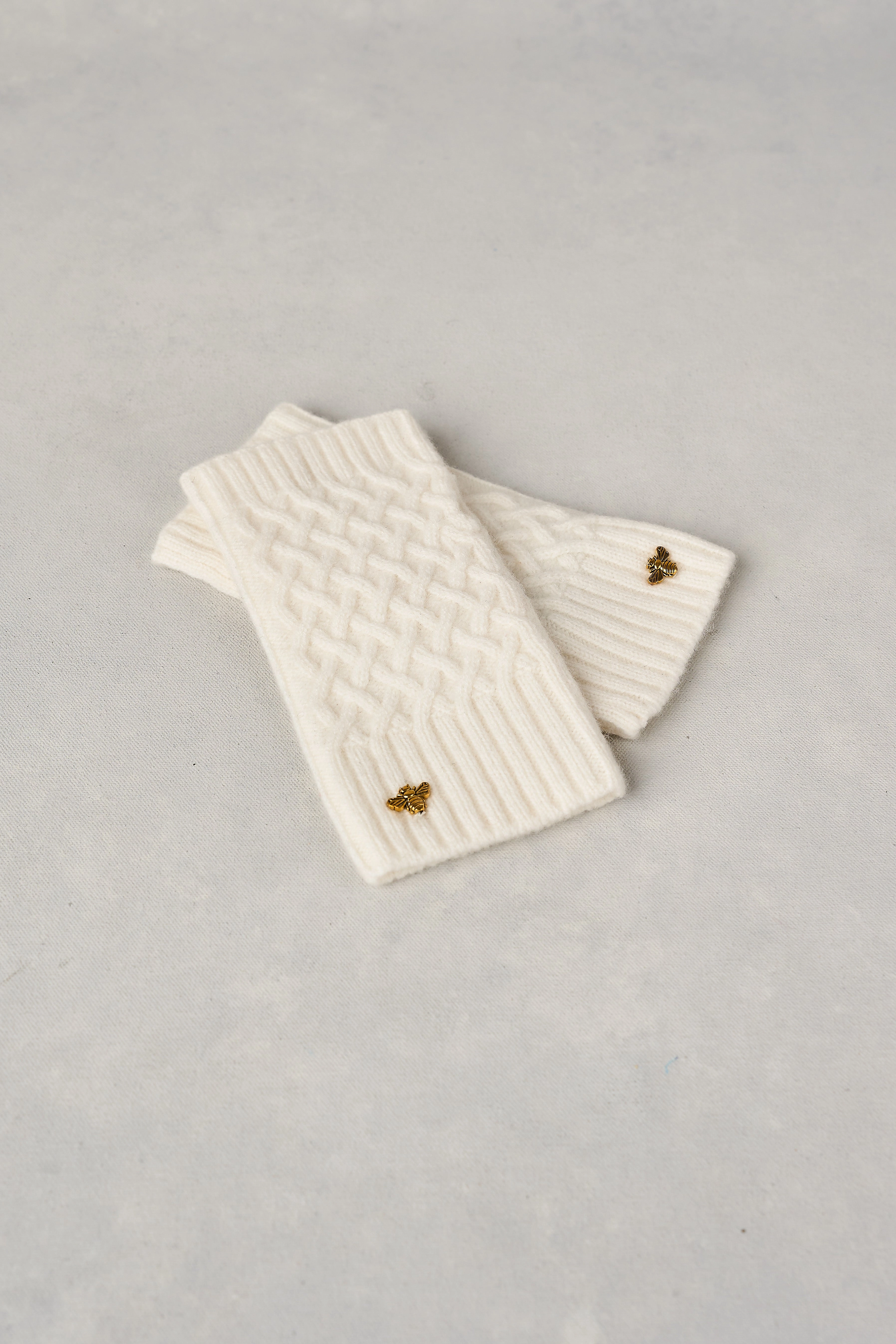 Catriona Wool Cable Mittens - Eggshell