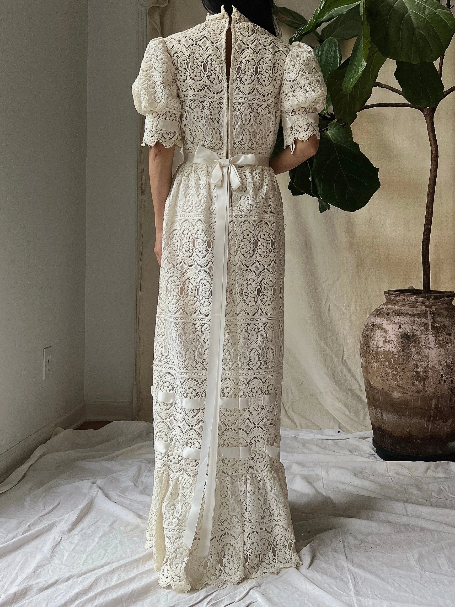 Vintage Puff Sleeves Crochet Dress - S