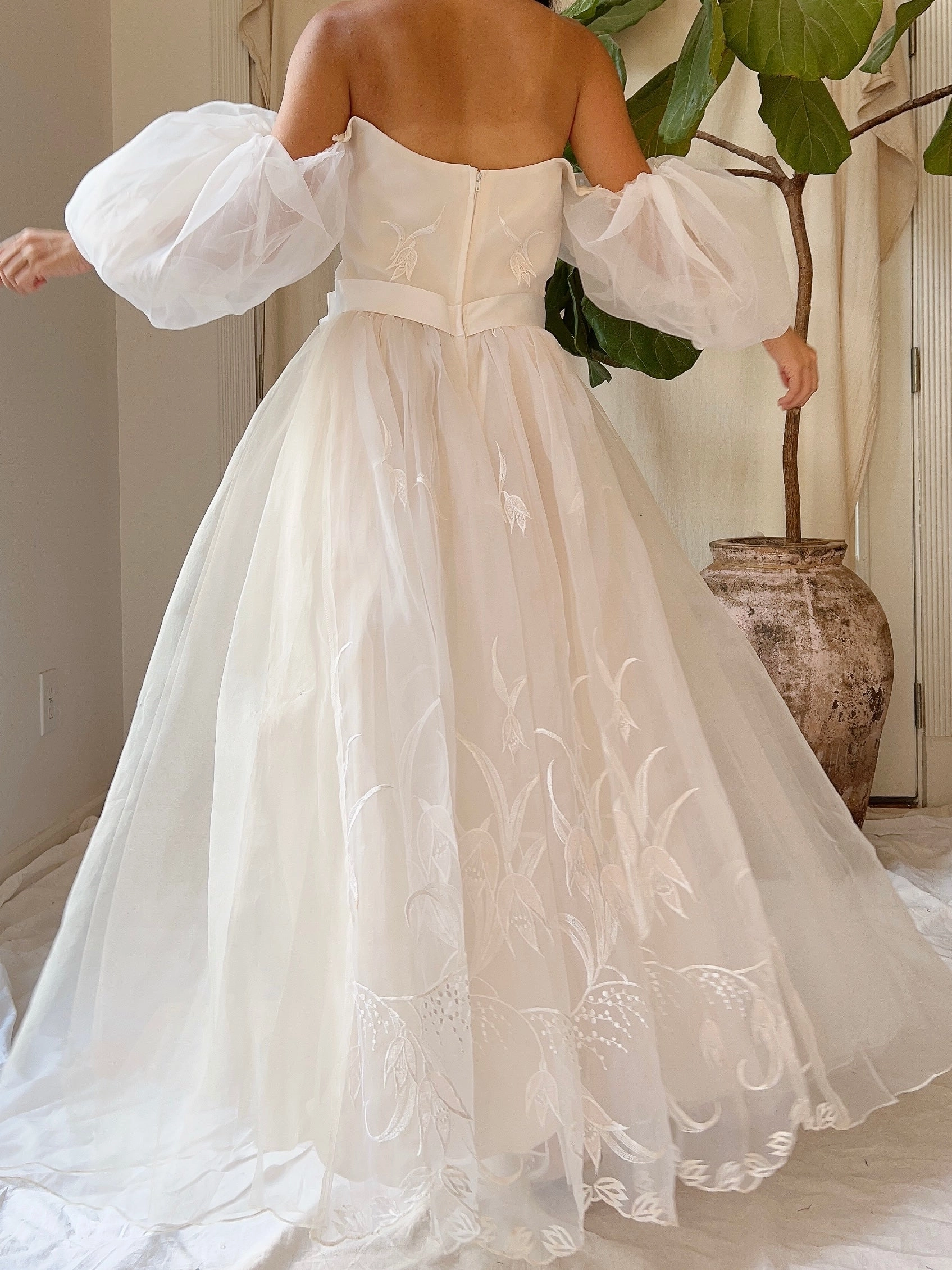 Vintage Puff Sleeves Embroidered Dress - S/M