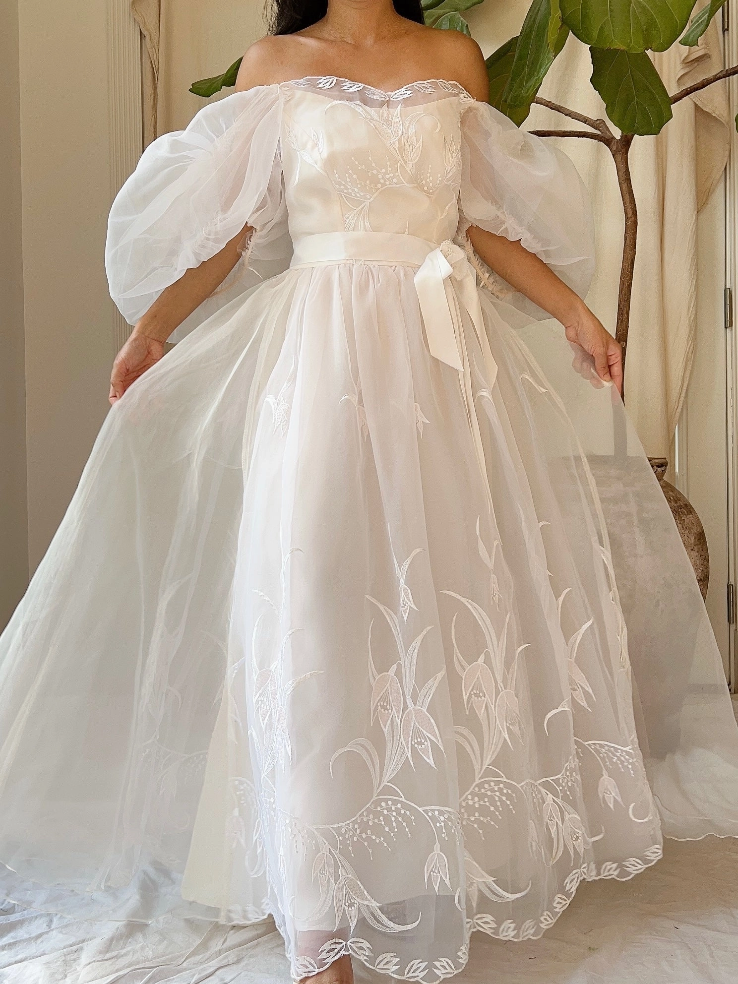 Vintage Puff Sleeves Embroidered Dress - S/M