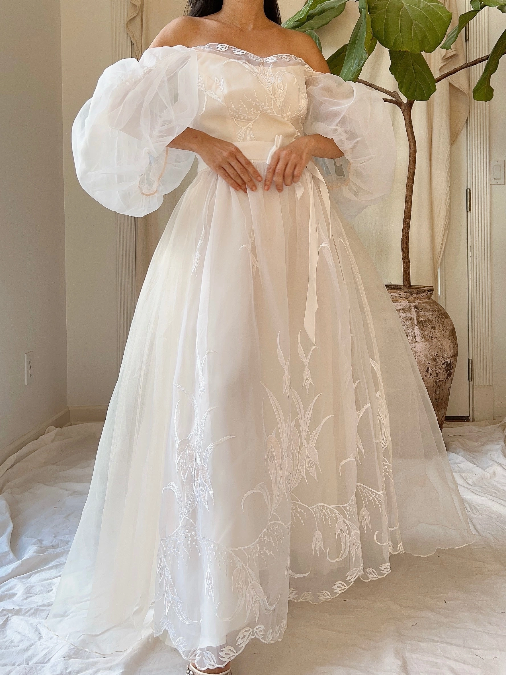 Vintage Puff Sleeves Embroidered Dress - S/M